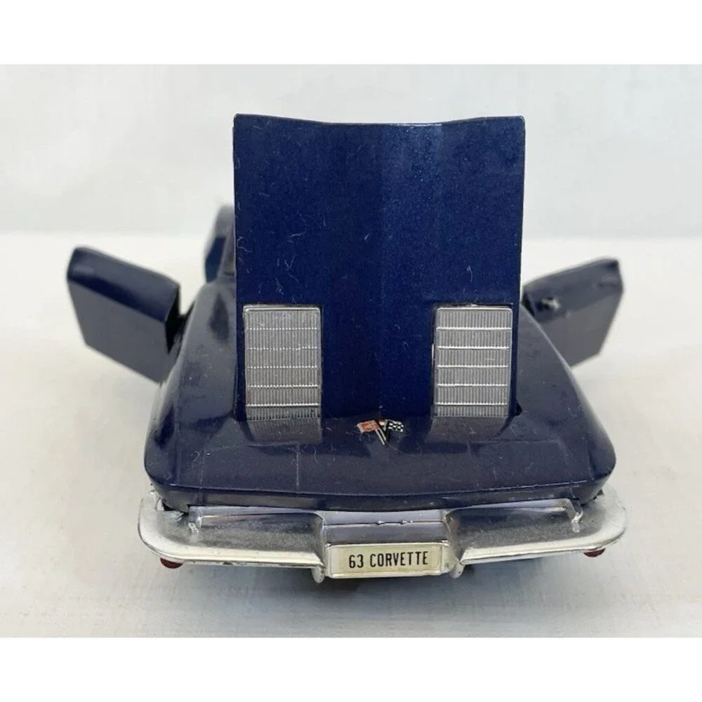 1963 Blue CORVETTE STINGRAY Split Window Diecast Car Model 1:24 Metal Revell